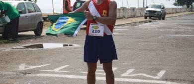 Vestindo camisa das cores do Pará obidense corre maratona na África | Portal Obidense