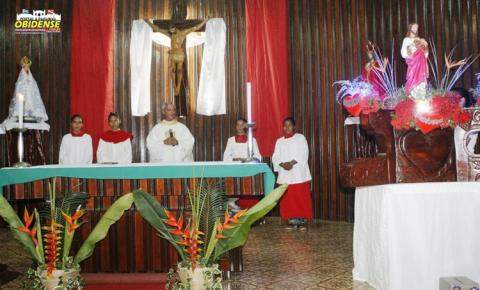 Festividade do Sagrado Coração de Jesus em Óbidos, iniciou com um belíssimo círio. 