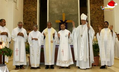 Missa de ação de graças aos 25 anos de sacerdócio do padre Davenir reuniu centenas de fiéis na igreja de Santa´Ana em Óbidos