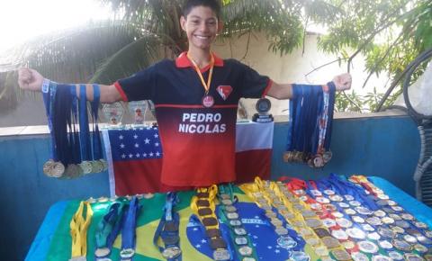 Filho de obidense, está defendendo a seleção brasileira de natação em Guayaquil no Equador.